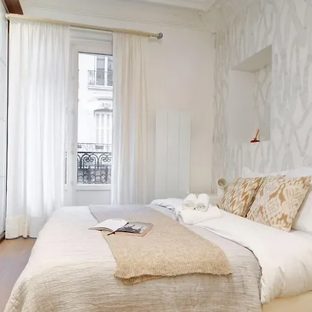 Arc De Triomphe&théâtre Marigny - Vacation Appartement *