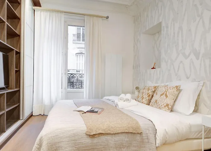 Arc De Triomphe&théâtre Marigny - Vacation Appartement *